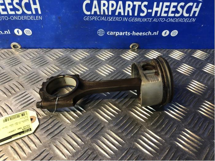 Gebruikte Zuiger Volvo S60 Prijs € 50,00 Margeregeling aangeboden door Carparts Heesch