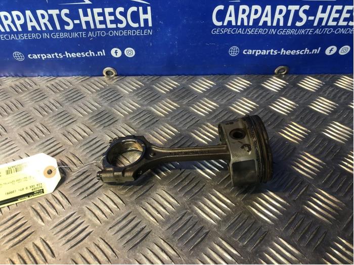 Gebruikte Zuiger Kia Cee'd (EDB5) 1.4 CVVT 16V Prijs € 50,00 Margeregeling aangeboden door Carparts Heesch