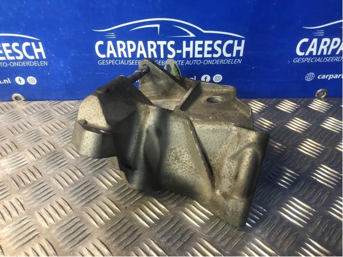 Gebruikte Motorrubber Volvo V60 I (FW/GW) 2.0 D3 20V Prijs € 40,00 Margeregeling aangeboden door Carparts Heesch