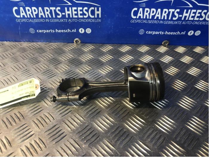 Gebruikte Zuiger Volvo XC60 Prijs € 75,00 Margeregeling aangeboden door Carparts Heesch