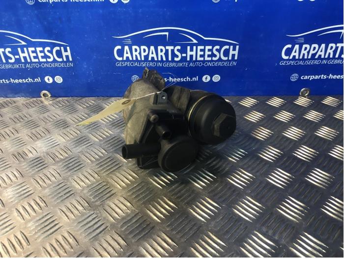 Gebruikte Oliefilterhuis Volvo V50 (MW) 2.4 D5 20V Prijs € 45,00 Margeregeling aangeboden door Carparts Heesch