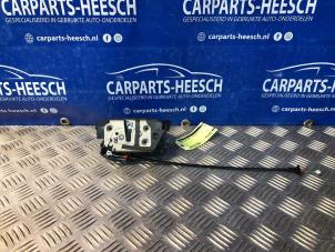 Gebruikte Portierslot Mechaniek 4Deurs rechts-voor Ford Grand C-Max (DXA) Prijs € 36,75 Margeregeling aangeboden door Carparts Heesch