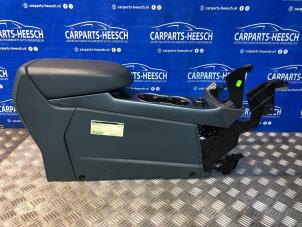 Gebruikte Middenconsoles Ford Grand C-Max (DXA) Prijs op aanvraag aangeboden door Carparts Heesch
