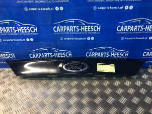 Gebruikte Sierlijst achterklep Ford Grand C-Max (DXA) Prijs € 36,75 Margeregeling aangeboden door Carparts Heesch