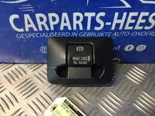 Gebruikte Schakelaar handrem Volvo S60 II (FS) Prijs € 21,00 Margeregeling aangeboden door Carparts Heesch