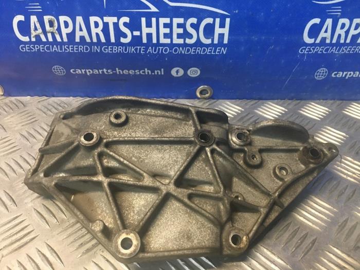 Gebruikte Dynamosteun boven Volvo S40 (MS) 2.0 D 16V Prijs € 25,00 Margeregeling aangeboden door Carparts Heesch