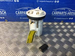 Gebruikte Tank element Pomp Ford Fiesta 6 (JA8) 1.0 Ti-VCT 12V 65 Prijs € 40,00 Margeregeling aangeboden door Carparts Heesch