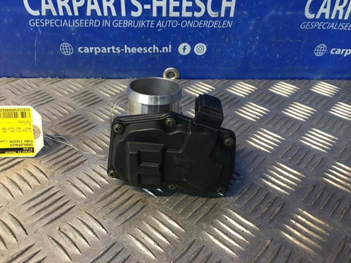 Gasklephuis Ford Fiesta 6 (JA8), 2008 / 2018 1.0 Ti-VCT 12V 65, Hatchback, Benzine, 999cc, 48kW, FWD, XMJC, 2015-01 / 2017-06 (Gebruikt)