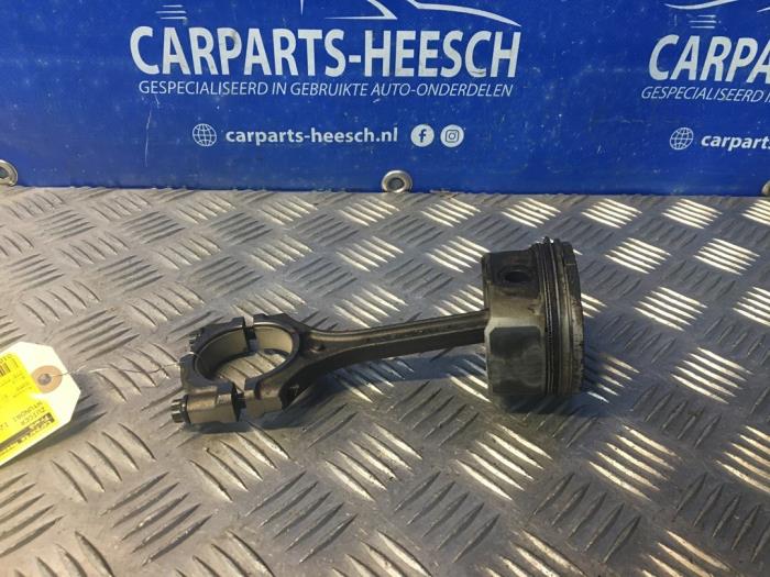 Gebruikte Zuiger Hyundai i20 1.4i 16V Prijs € 50,00 Margeregeling aangeboden door Carparts Heesch