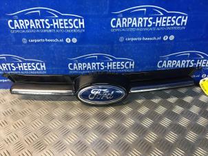 Gebruikte Grille Ford Focus 3 Wagon 1.0 Ti-VCT EcoBoost 12V 125 Prijs € 31,50 Margeregeling aangeboden door Carparts Heesch