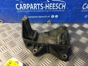 Gebruikte Dynamosteun boven Volkswagen Transporter Prijs € 25,00 Margeregeling aangeboden door Carparts Heesch