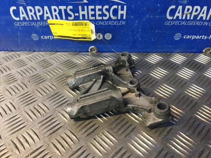 Gebruikte Motorrubber Volkswagen Transporter Prijs € 30,00 Margeregeling aangeboden door Carparts Heesch