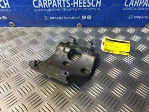 Gebruikte Dynamosteun boven Volvo S80 (AR/AS) 1.6 DRIVe Prijs € 20,00 Margeregeling aangeboden door Carparts Heesch