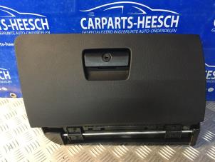 Gebruikte Handschoenenkastje BMW 3 serie (E90) 318i 16V Prijs € 31,50 Margeregeling aangeboden door Carparts Heesch