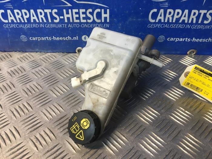 Gebruikte Hoofdremcilinder Ford Focus 3 Wagon 1.0 Ti-VCT EcoBoost 12V 100 Prijs € 35,00 Margeregeling aangeboden door Carparts Heesch