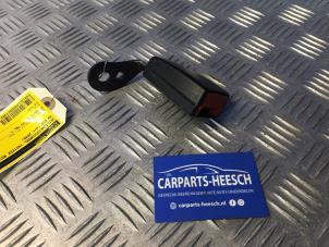 Gebruikte Veiligheidsgordel Insteek rechts-achter Volkswagen Eos (1F7/F8) 1.4 TSI 16V Prijs € 21,00 Margeregeling aangeboden door Carparts Heesch