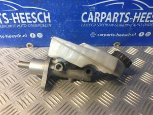 Gebruikte Hoofdremcilinder Ford Focus 2 C+C 2.0 16V Prijs € 25,00 Margeregeling aangeboden door Carparts Heesch