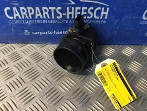 Gebruikte Luchtmassameter Volkswagen Passat Variant (3C5) 2.0 FSI 16V Prijs € 25,00 Margeregeling aangeboden door Carparts Heesch
