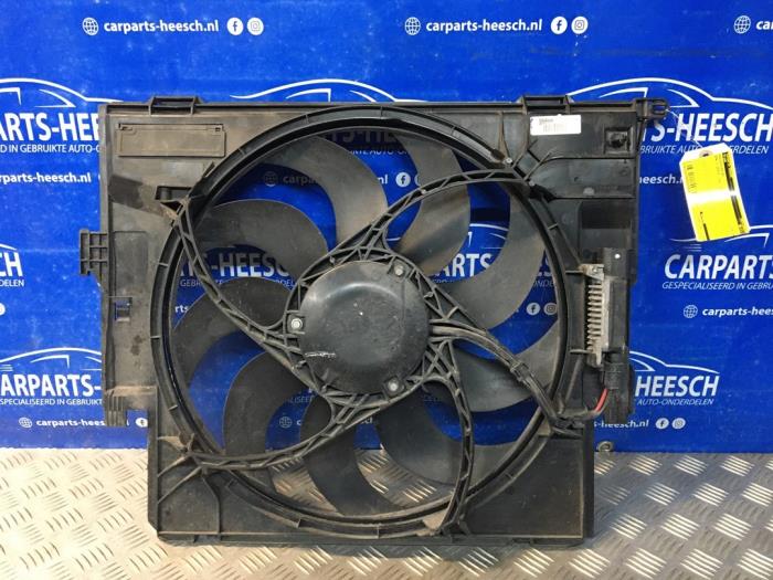 Gebruikte Fan Radiateur BMW 1 serie (F21) 116i 1.6 16V Prijs € 40,00 Margeregeling aangeboden door Carparts Heesch