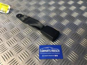 Gebruikte Veiligheidsgordel Insteek midden-achter Ford C-Max (DXA) 1.0 Ti-VCT EcoBoost 12V 125 Prijs € 21,00 Margeregeling aangeboden door Carparts Heesch