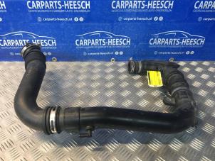 Gebruikte Intercooler Buis Ford Fiesta 6 (JA8) 1.0 EcoBoost 12V 100 Prijs € 40,00 Margeregeling aangeboden door Carparts Heesch