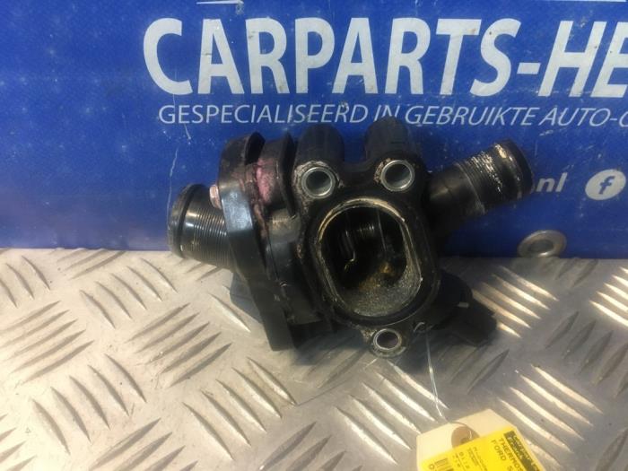 Thermostaathuis van een Ford S-Max (GBW) 2.5 Turbo 20V 2007