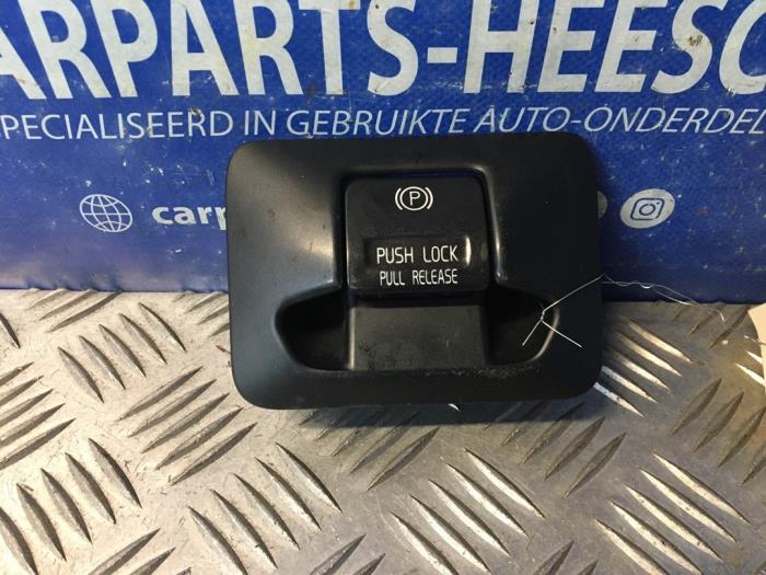 Gebruikte Handrem schakelaar Volvo V60 I (FW/GW) 1.6 DRIVe Prijs € 20,00 Margeregeling aangeboden door Carparts Heesch