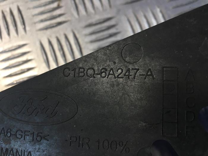 Distributiedeksel van een Ford B-Max (JK8) 1.0 EcoBoost 12V 100 2014