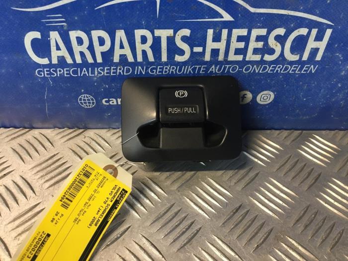 Gebruikte Schakelaar handrem Volvo V70 (BW) 2.0 16V Prijs € 20,00 Margeregeling aangeboden door Carparts Heesch
