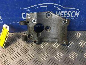 Gebruikte Dynamosteun onder Volvo V40 (MV) 1.6 D2 Prijs € 25,00 Margeregeling aangeboden door Carparts Heesch