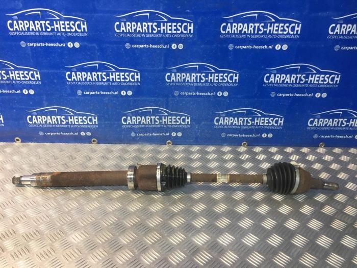 Gebruikte Aandrijfas rechts-voor Ford Focus 3 1.0 Ti-VCT EcoBoost 12V 125 Prijs € 75,00 Margeregeling aangeboden door Carparts Heesch