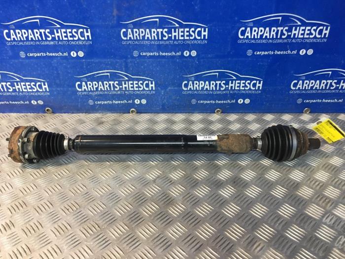 Gebruikte Steekas rechts-voor Volkswagen Touran (1T1/T2) 1.4 16V TSI 140 Prijs € 75,00 Margeregeling aangeboden door Carparts Heesch