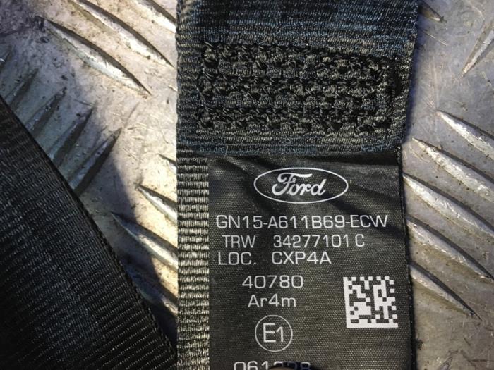 Veiligheidsgordel links-achter van een Ford EcoSport (JK8) 1.0 EcoBoost 12V 125 2018