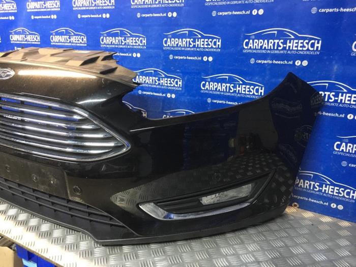 Bumper voor van een Ford Focus 3 Wagon  2016