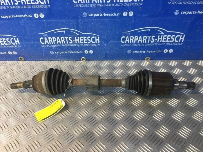 Gebruikte Aandrijfas links-voor Ford C-Max (DXA) 1.5 Ti-VCT EcoBoost 150 16V Prijs € 100,00 Margeregeling aangeboden door Carparts Heesch