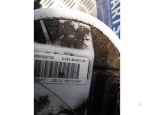 Gebruikte Brandstofpomp Elektrisch Ford Fiesta 6 (JA8) 1.0 EcoBoost 12V 100 Prijs € 40,00 Margeregeling aangeboden door Carparts Heesch