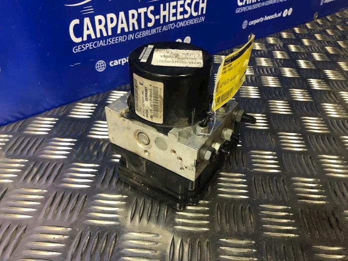 Gebruikte ABS Pomp Ford Focus 3 Wagon 1.6 EcoBoost 16V 182 Prijs € 100,00 Margeregeling aangeboden door Carparts Heesch
