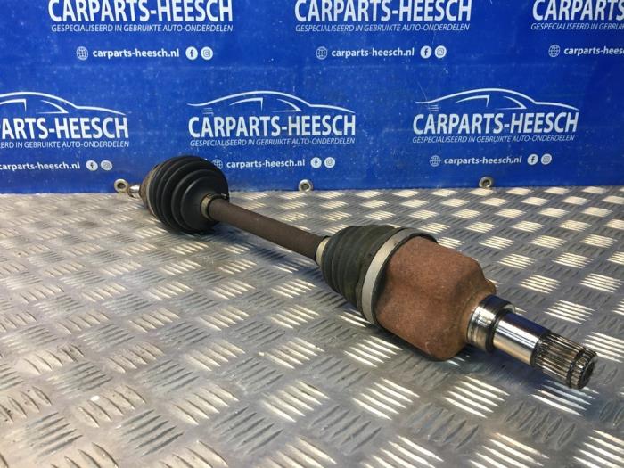 Gebruikte Aandrijfas links-voor Ford Focus 3 Wagon 1.6 EcoBoost 16V 182 Prijs € 75,00 Margeregeling aangeboden door Carparts Heesch