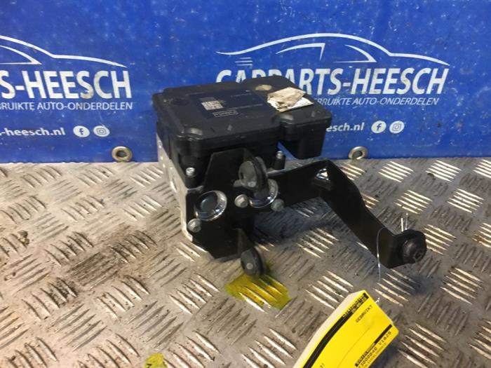 Gebruikte ABS Pomp Ford Focus 3 Wagon 1.6 EcoBoost 16V 182 Prijs € 75,00 Margeregeling aangeboden door Carparts Heesch