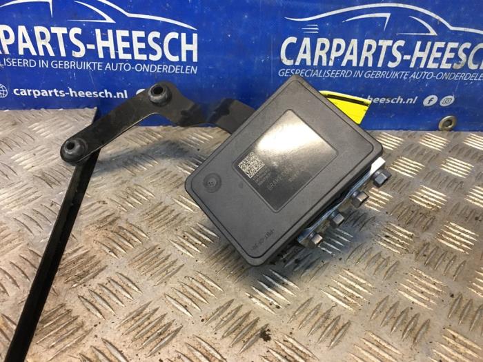Gebruikte ABS Pomp Ford Fiesta 7 1.1 Ti-VCT 12V 70 Prijs op aanvraag aangeboden door Carparts Heesch