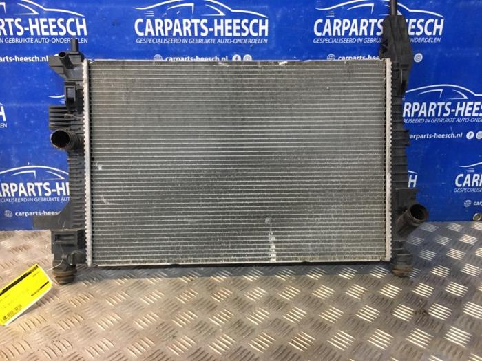Gebruikte Radiateur Ford Focus 3 Wagon 1.0 Ti-VCT EcoBoost 12V 100 Prijs € 60,00 Margeregeling aangeboden door Carparts Heesch