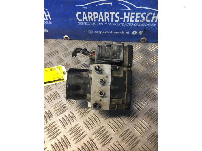 Gebruikte ABS Pomp Ford Focus 3 Wagon 1.6 Ti-VCT 16V 105 Prijs € 100,00 Margeregeling aangeboden door Carparts Heesch