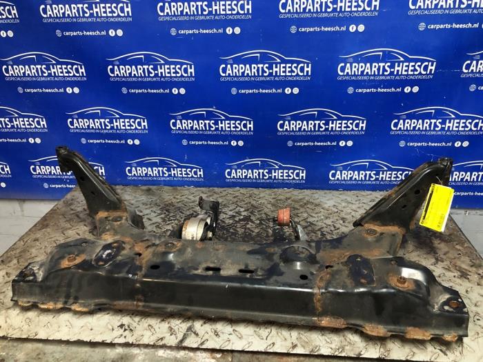 Subframe van een Ford Tourneo Courier (JU2) 1.0 Ti-VCT EcoBoost 12V 2016