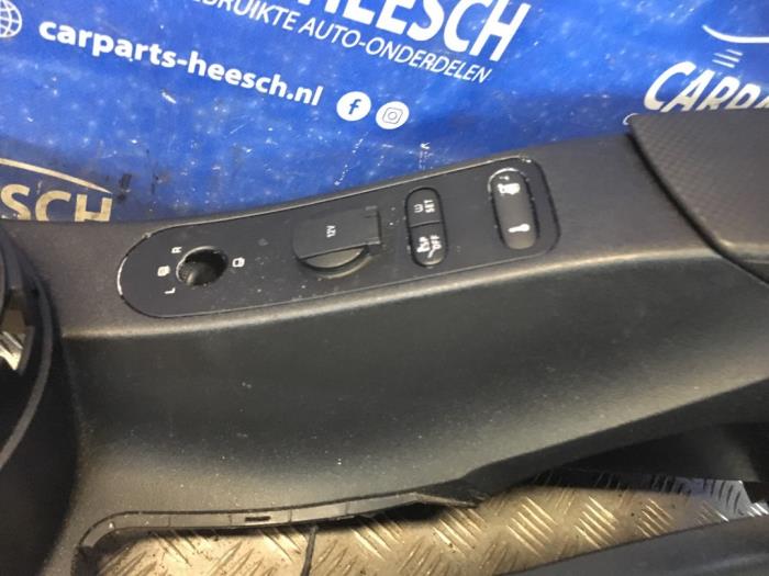 Armleuning van een Seat Altea XL (5P5) 1.8 TFSI 16V 2007