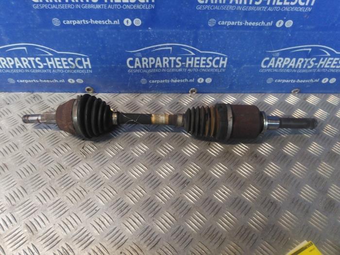 Gebruikte Aandrijfas links-voor Ford C-Max (DXA) 1.5 Ti-VCT EcoBoost 150 16V Prijs € 125,00 Margeregeling aangeboden door Carparts Heesch