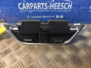 Gebruikte Luchtrooster Dashboard Ford Fiesta 7 1.1 Ti-VCT 12V 85 Prijs € 21,00 Margeregeling aangeboden door Carparts Heesch