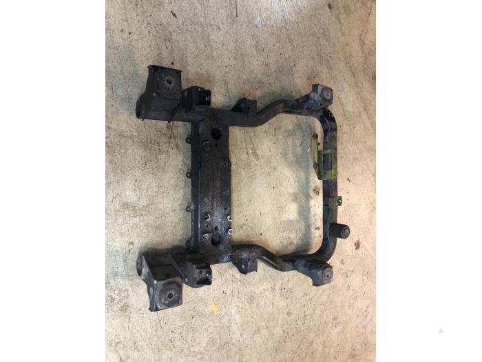 Gebruikte Subframe Volkswagen Transporter/Caravelle T5 1.9 TDi Prijs € 125,00 Margeregeling aangeboden door Carparts Heesch