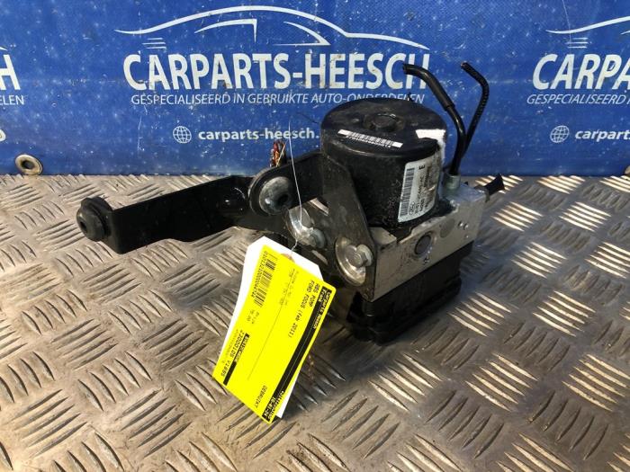 Gebruikte ABS Pomp Ford Focus 3 1.6 TDCi 115 Prijs € 75,00 Margeregeling aangeboden door Carparts Heesch