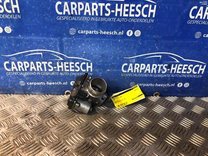 Gebruikte Gasklephuis Ford Focus 3 Wagon 1.0 Ti-VCT EcoBoost 12V 100 Prijs € 25,00 Margeregeling aangeboden door Carparts Heesch