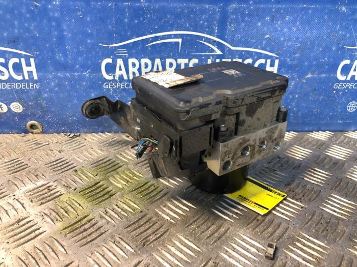 Gebruikte ABS Pomp Ford Focus 3 Wagon 1.6 EcoBoost 16V 150 Prijs € 75,00 Margeregeling aangeboden door Carparts Heesch